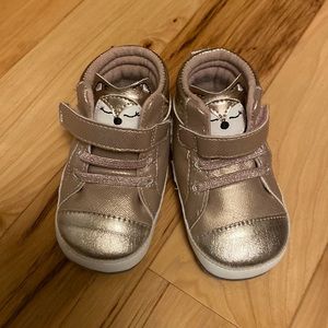 Ro + Me Rose Gold/Pink metallic baby sneakers/high tops, sz 6-12 months